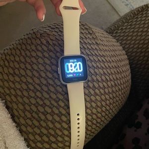Silver fitbit versa lite